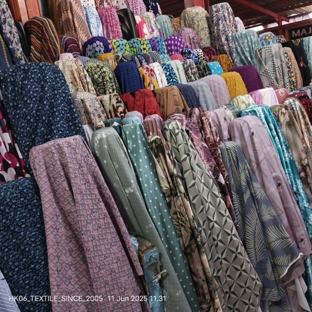 HARGA/0,5 M | BAHAN SATIN SANTORINI MOTIF - KAIN SANTORINI MOTIF - KAIN SATIN MOTIF - BAHAN DRESS