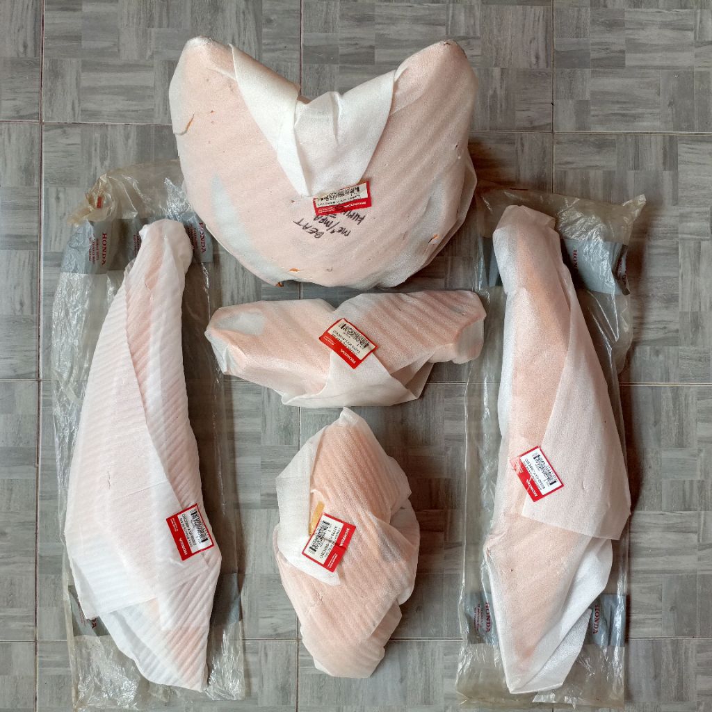 COVER BODY SET HALUS COVER SET BODY BATOK TAMENG SPAKBOR HONDA BEAT KARBU ORANGE ORIGINAL