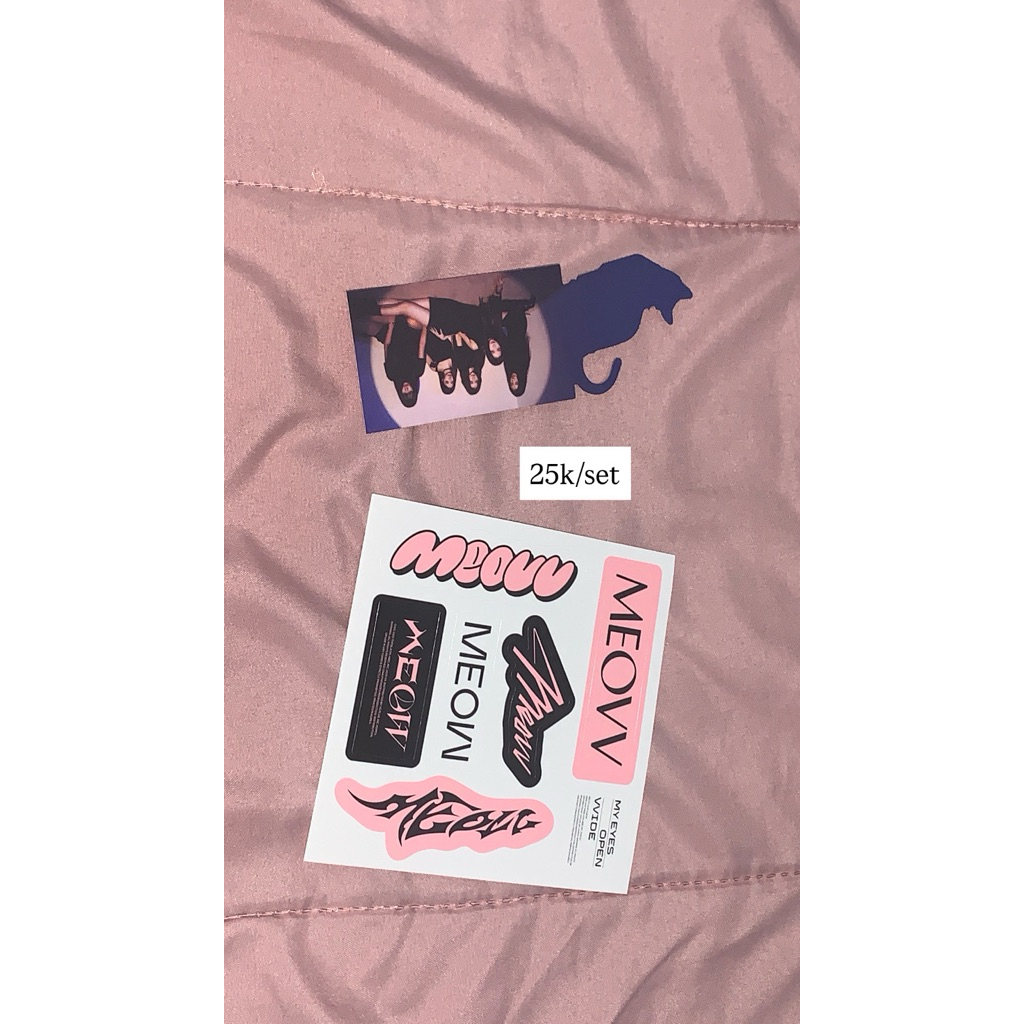 

MEOVV Album Grill ver Bookmark dan Sticker