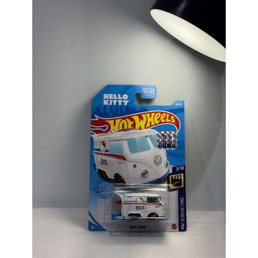 Hotwheels KOOL KOMBI Hello Kitty + Protector