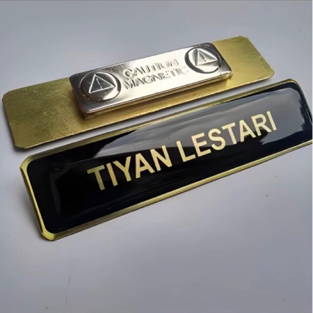 

Name tag Nama dada magnet peniti kuningan & akrilik resin kualitas premium