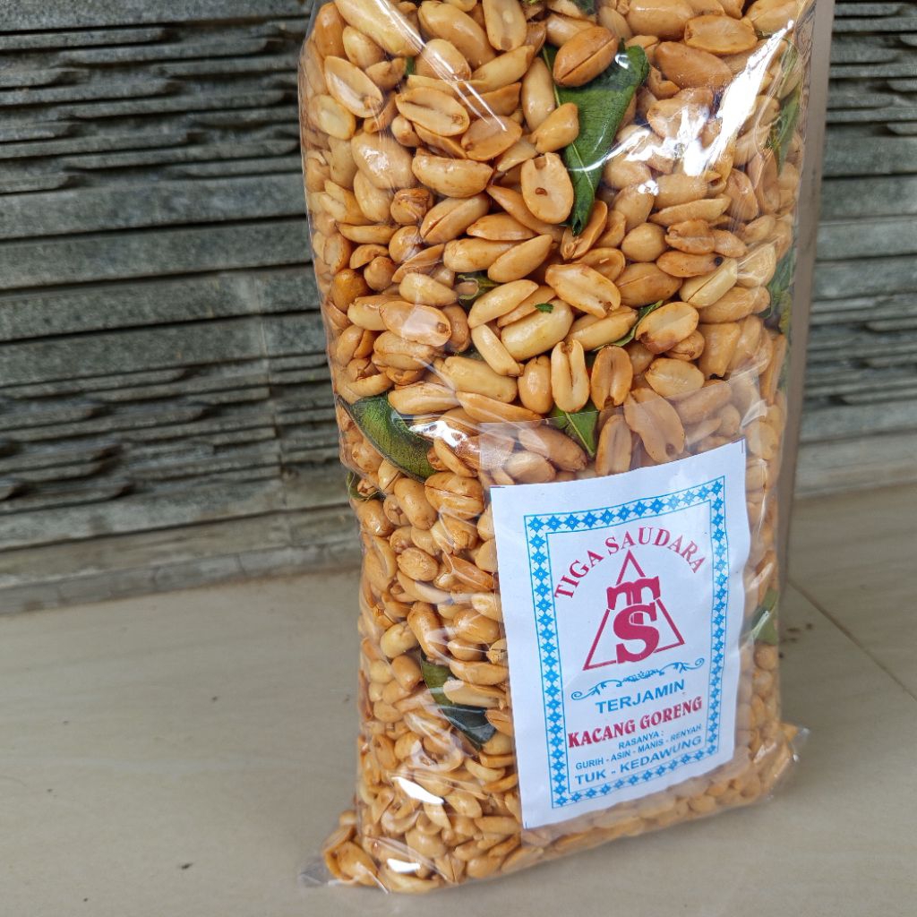 

KACANG BAWANG GORENG DAUN JERUK 1KG