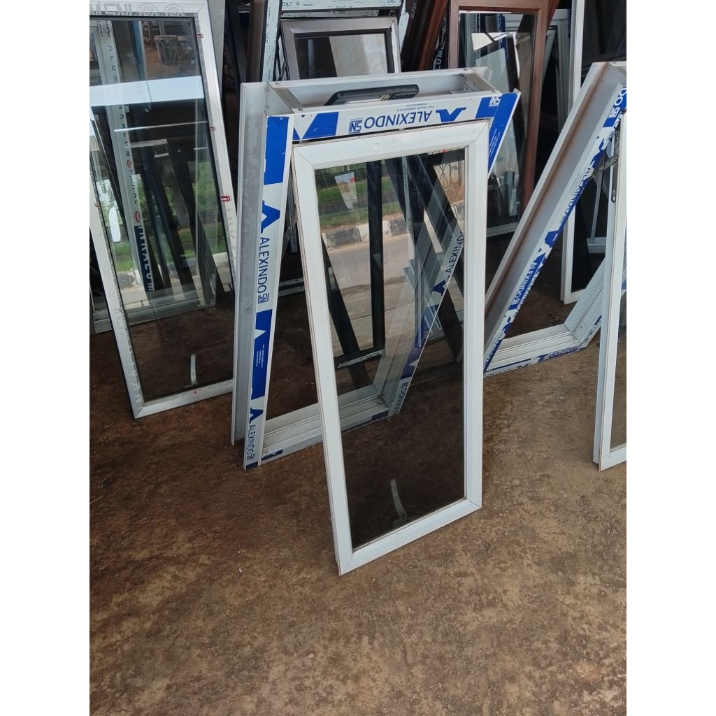 kusen jendela single jungkit aluminium minimalis