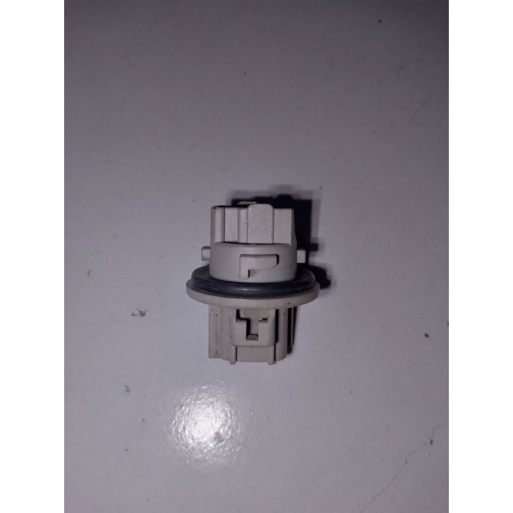 SOKET LAMPU SEIN DEPAN TOYOTA INNOVA REBORN