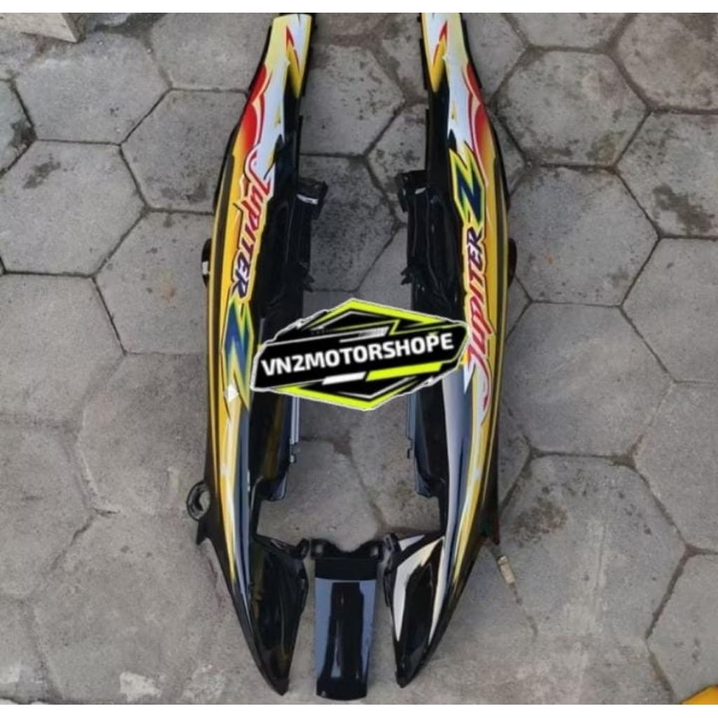 BIDY BELAKANG MOTOR YAMAHA JUPITER Z tahun 2004/Jupiter z lama old hitam set striping
