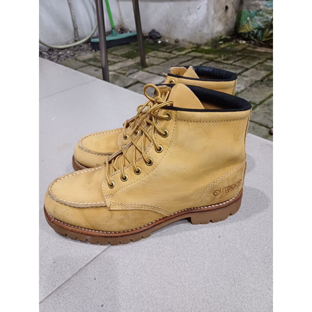Outdoor Products, Yellow Leather Boots, Size 42, Insol 270