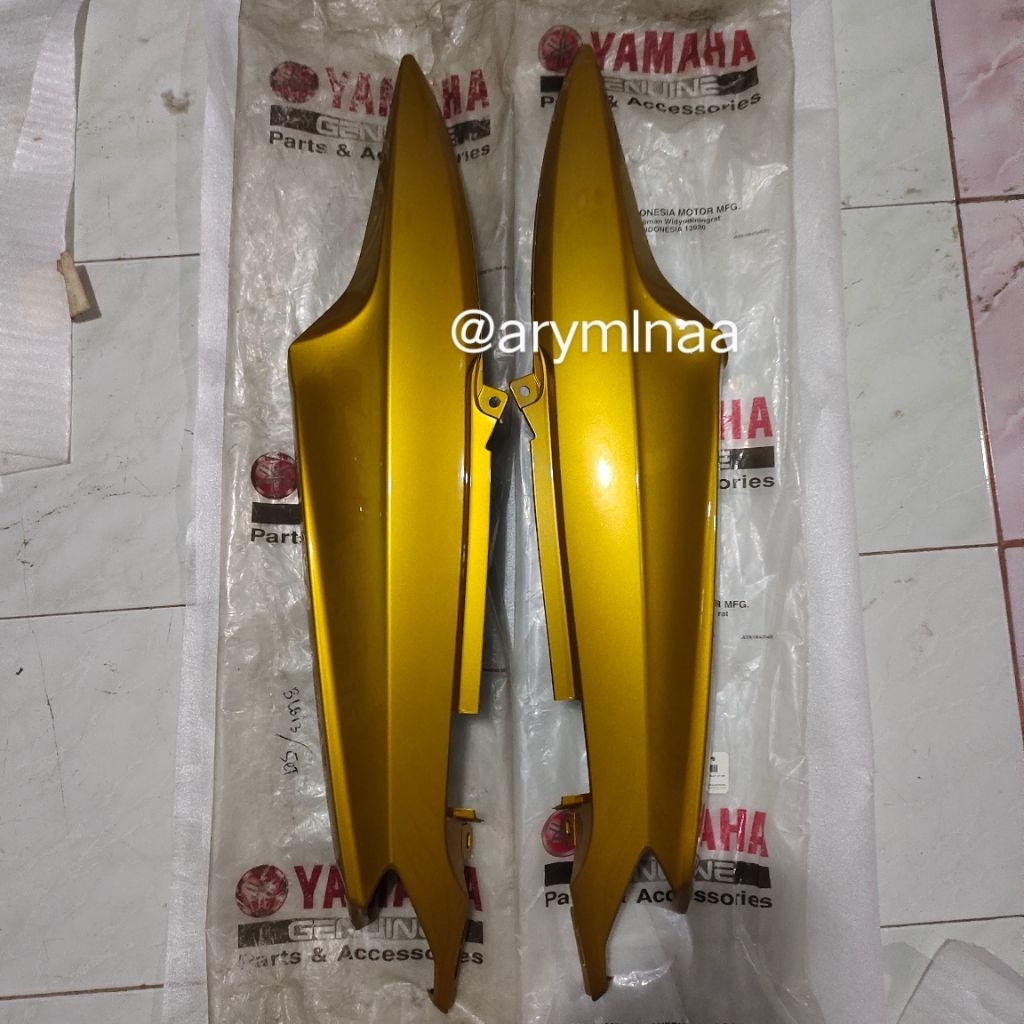 COVER BODY BELAKANG KANAN KIRI MIO SPORTY , MIO SMILE GOLD KUNING DRYC1 5TL-F1731-00-PB / 5TL-F1721-