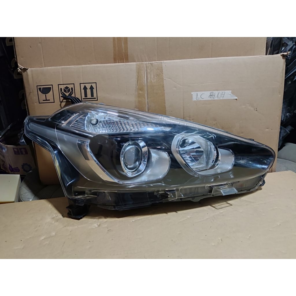 Headlamp lampu depan toyota sienta type V G 2017 2018 Ori copotan