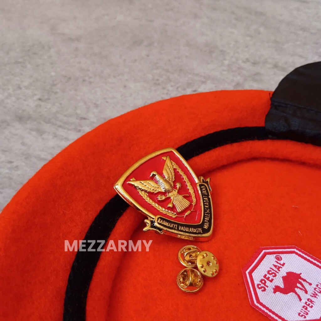 TOPI BARET DAN EMBLEM BARET PASKHAS