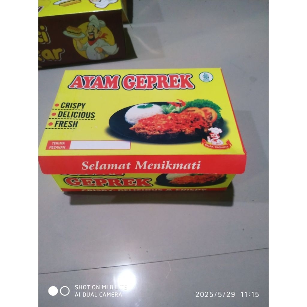 

kotak dus ayam geprek laminasi dan tebal per 50 lembar