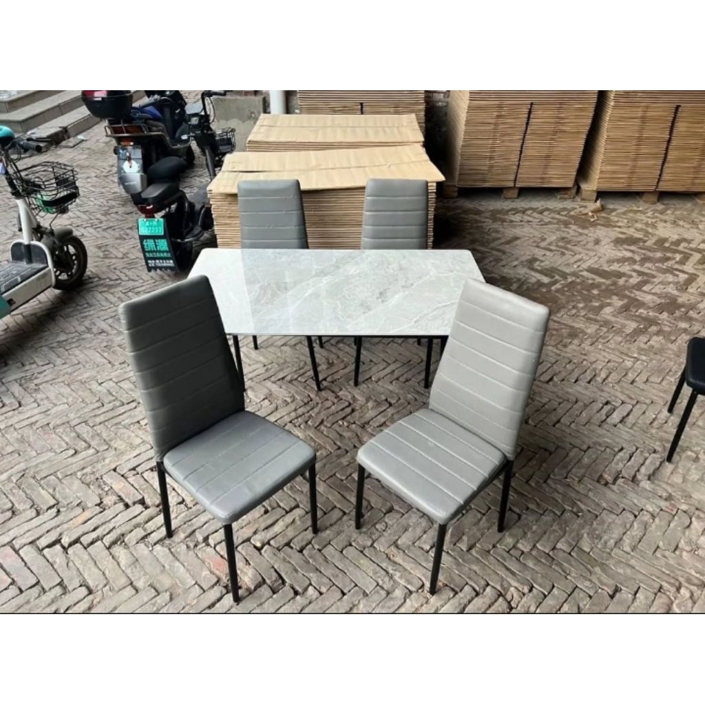 Meja makan Granit 4 kursi