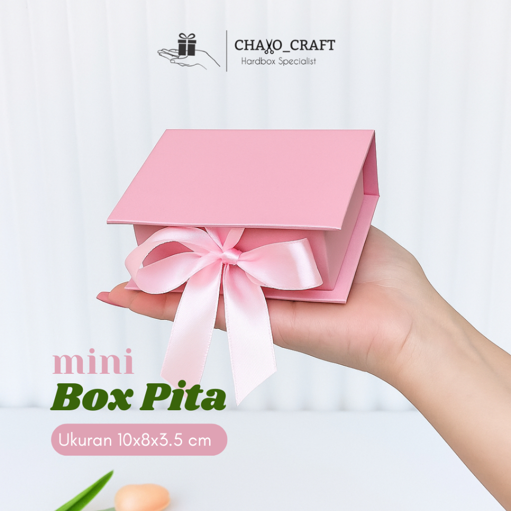 

Kotak Kado / Gift Box / Box Pita Emas Antam 10x8x3.5 cm + BUSA