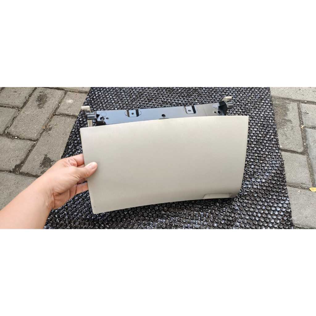 Tutup Laci Dashboard Mobil Innova 2004 - 2015