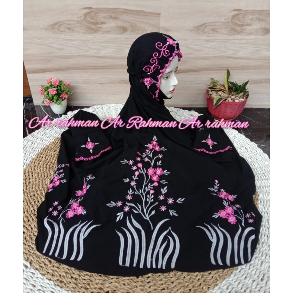 MUKENA TERUSAN KATUN MIKRO DASAR HITAM MOTIF BUNGA ILALANG