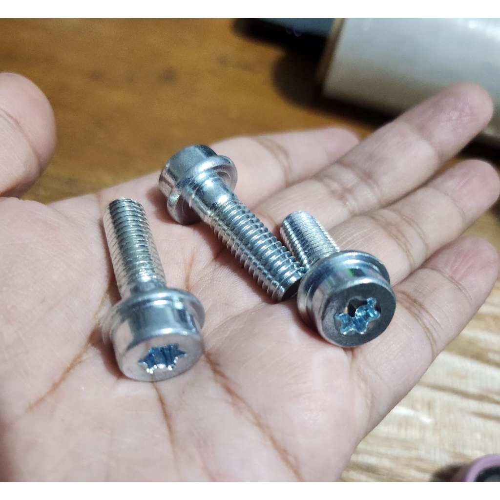 Baut Bintang Cakram Honda 8x25 / Baut Pala Babi Cakram Honda