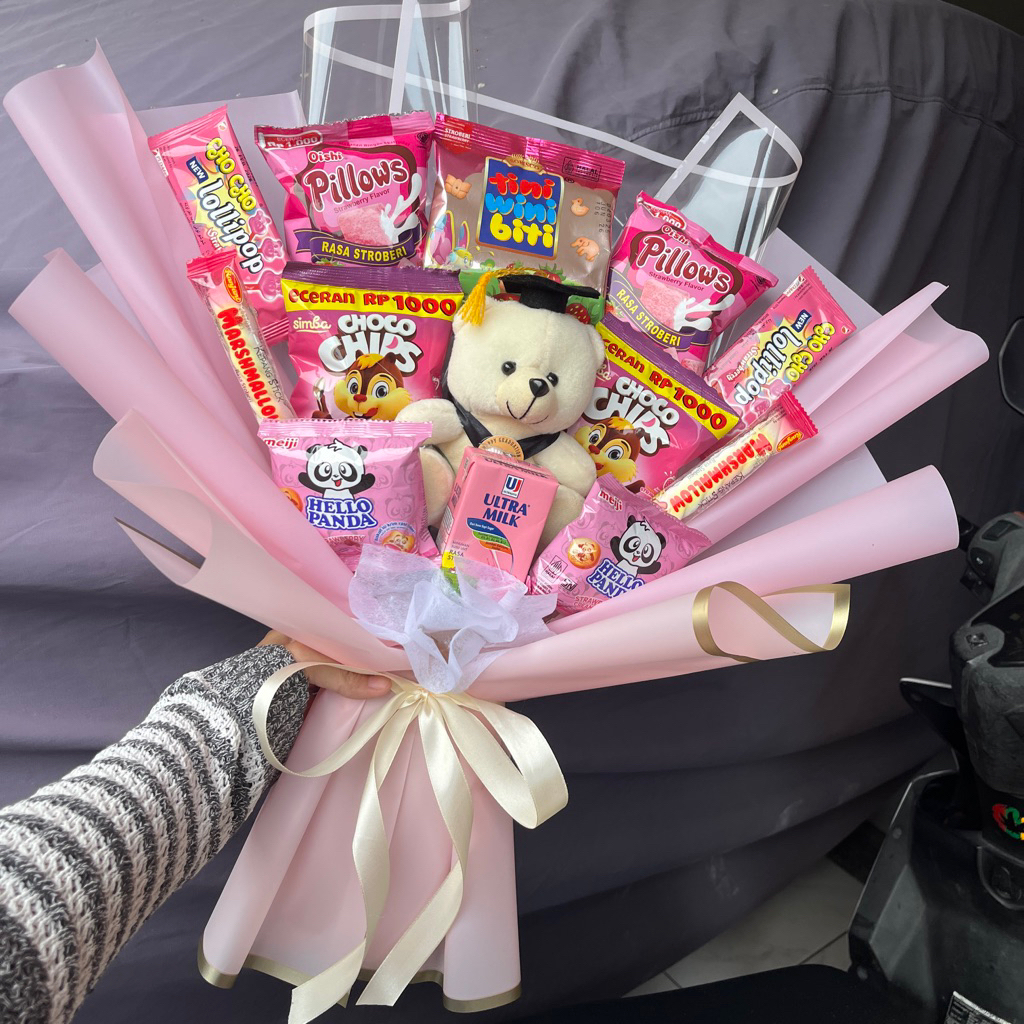 

(BISA REQUEST!!) Buket Boneka Snack / Buket Wisuda / Buket Serba Pink / Buket Snack Pink / Buket Sidoarjo Surabaya