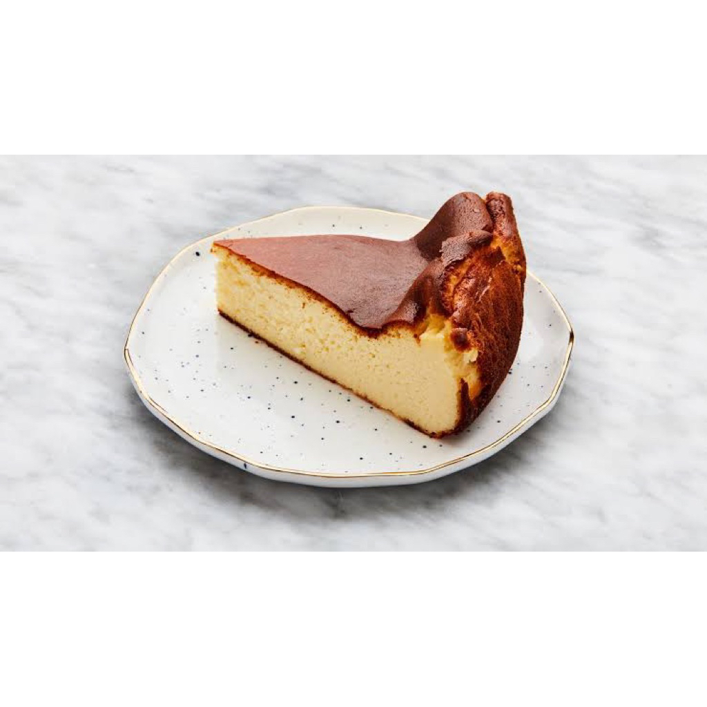 

Burnt cheese cake slice