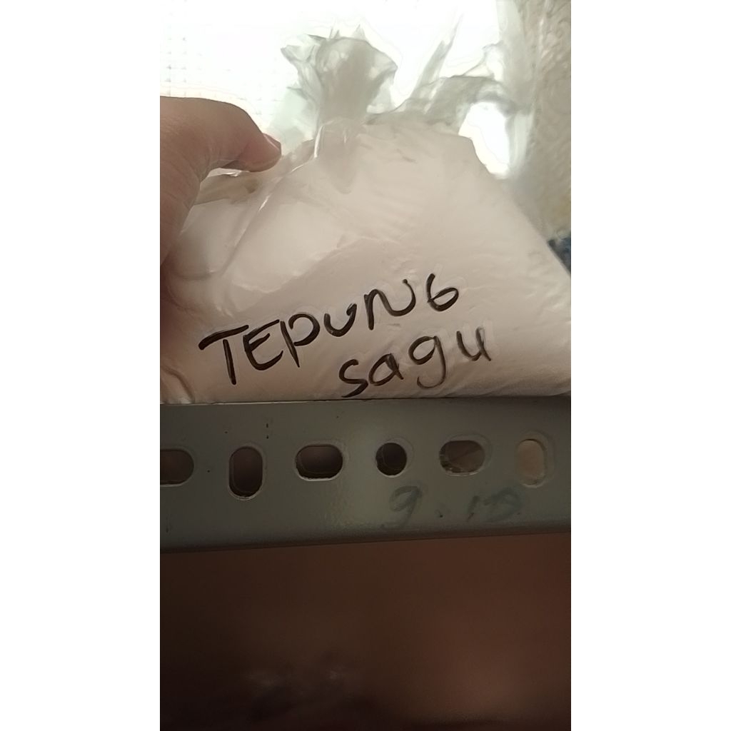

tepung sagu untuk membuat cilok / bayem gulung