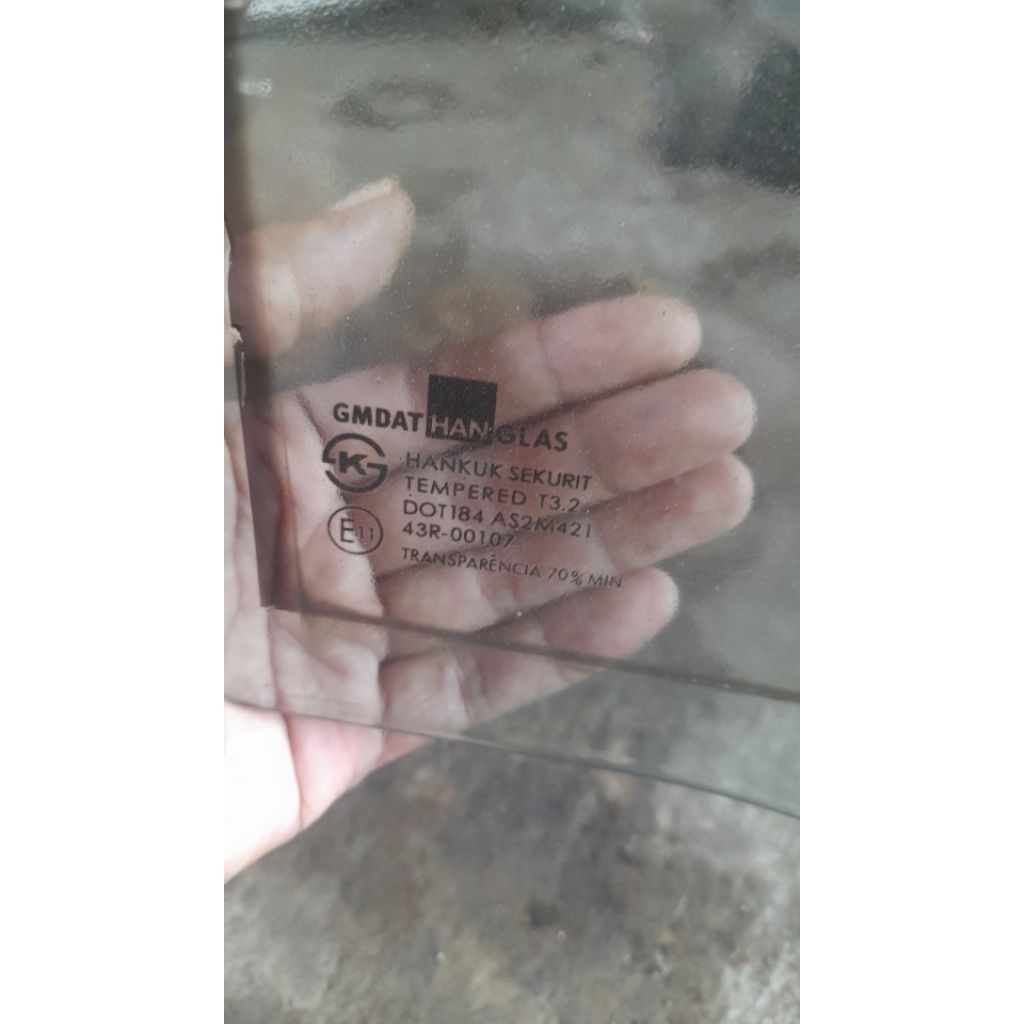 kaca belakang kanan aveo old 2005