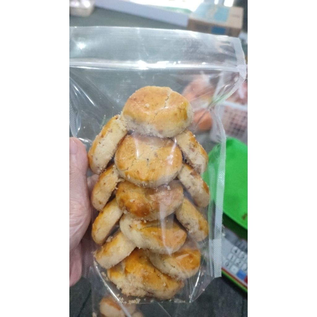 

kue kacang pouch