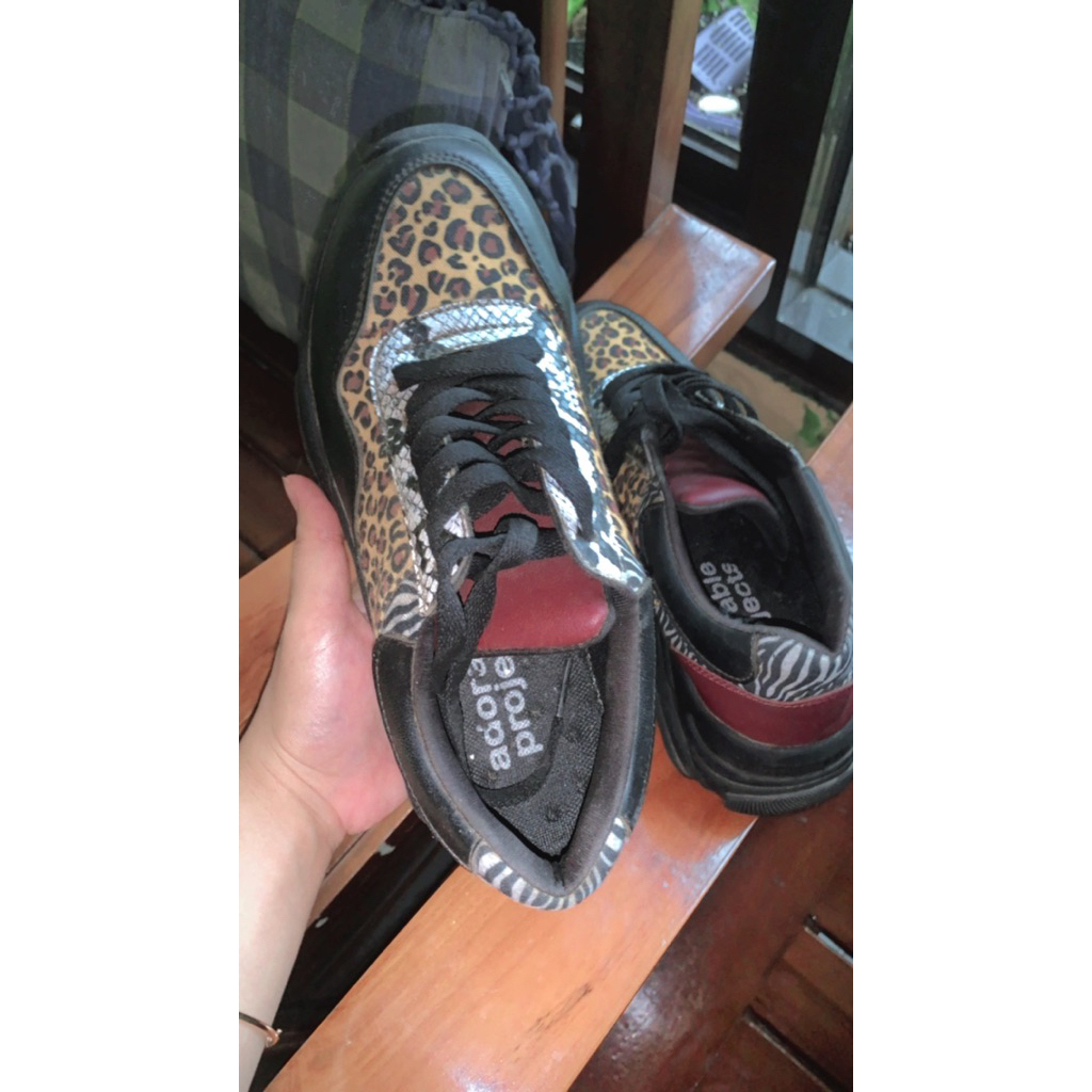 preloved sepatu sneakers adorable project 37