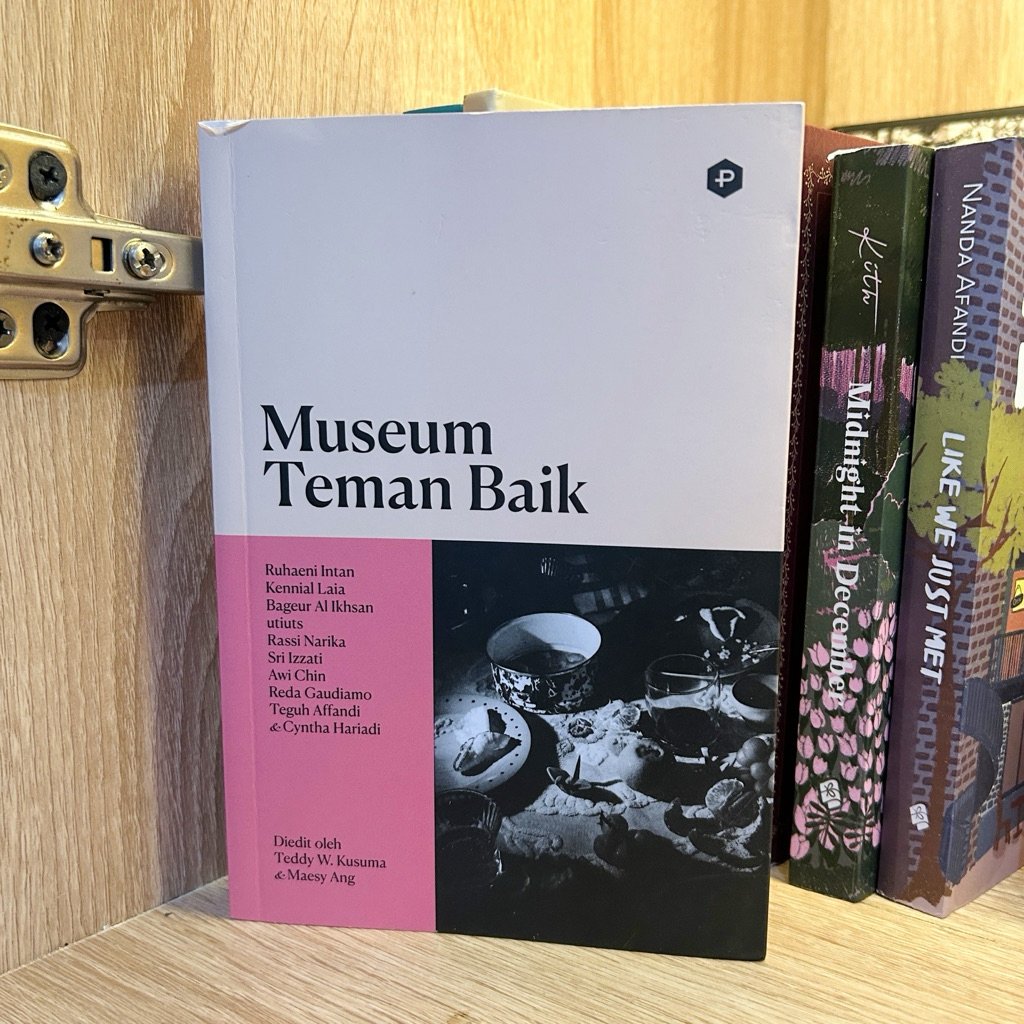 BUKU NOVEL MUSEUM TEMAN BAIK PRELOVED [BACA DESKRIPSI ]