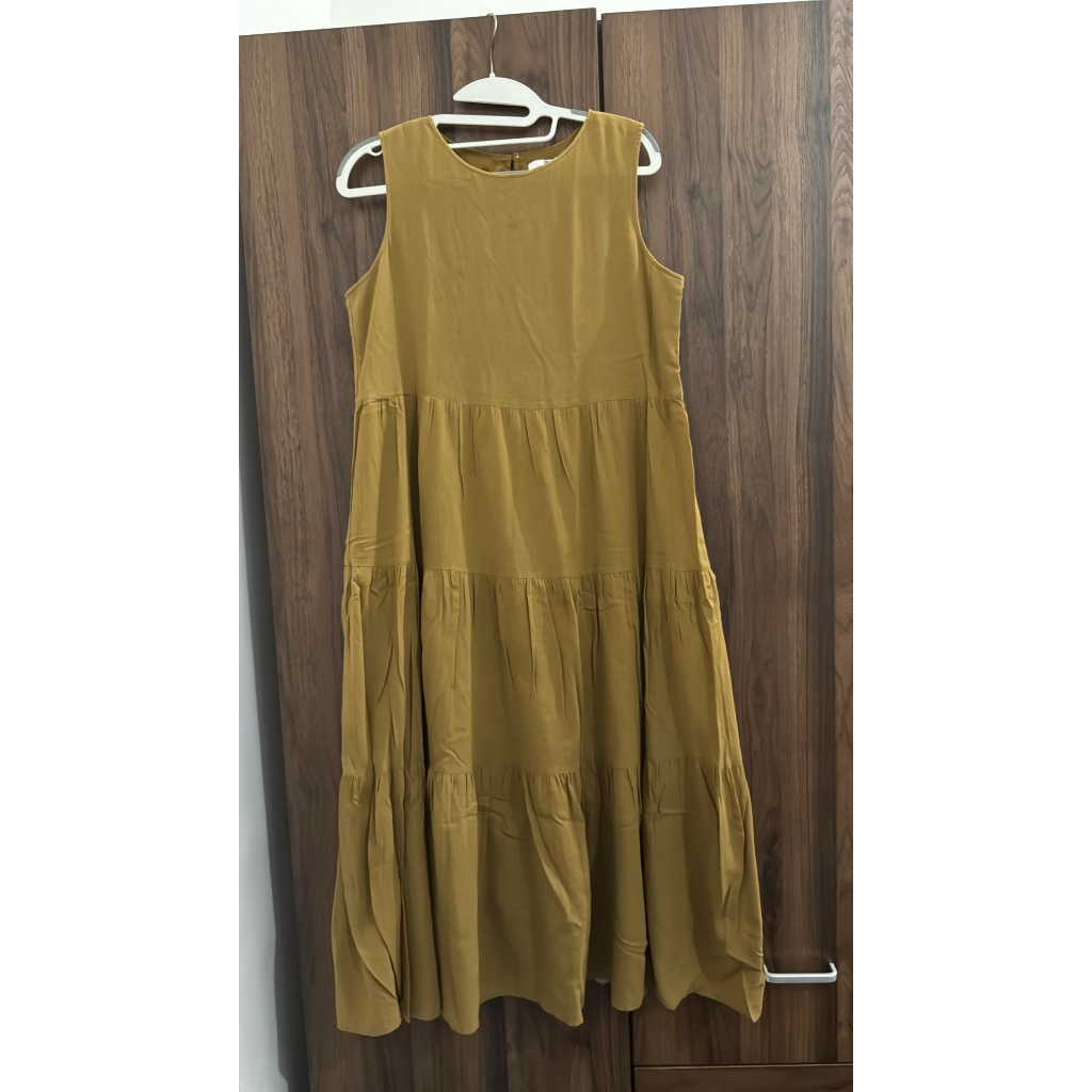 PRELOVED UNIQLO ARMY DRESS / MAXI DRESS POLOS HIJAU TENTARA / DRESS PANJANG BASIC