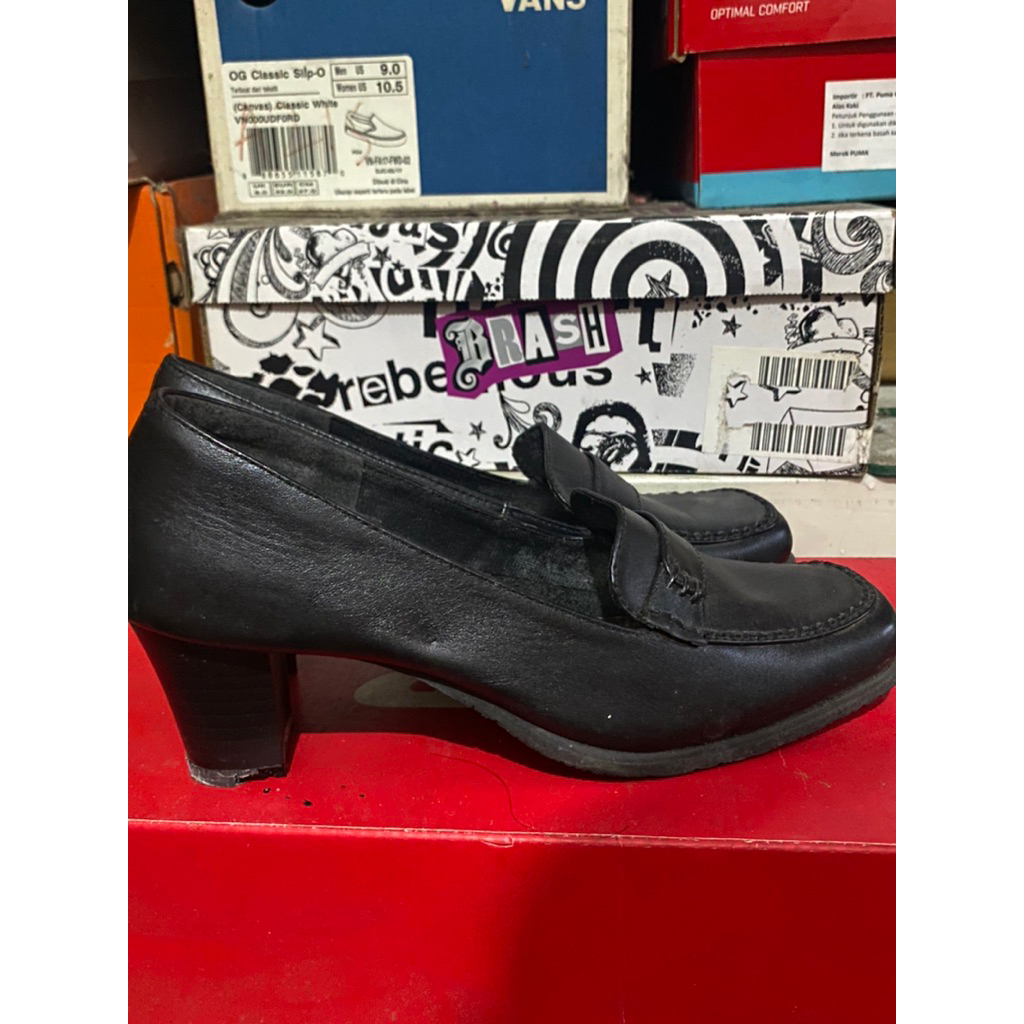 SEPATU KERJA POLLUX SIZE 36