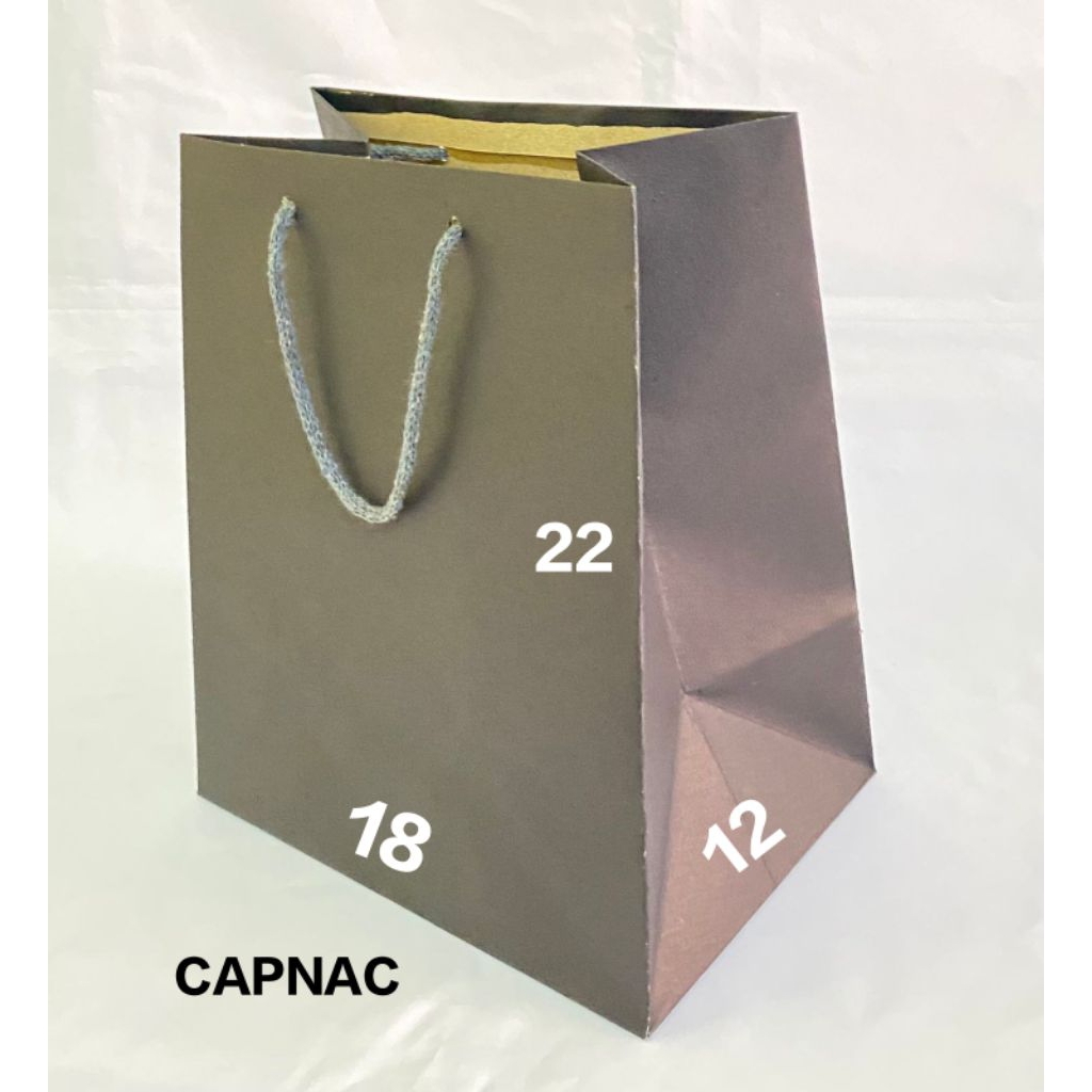 

Paper bag hitam ukuran R5B / Tas Kertas / Goodie bag