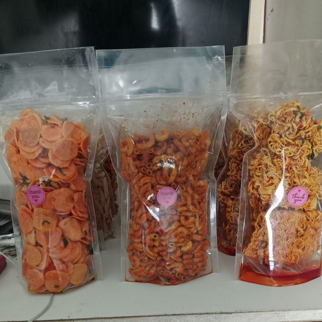

mie kering /makaroni/seblak pedas daun jeruk