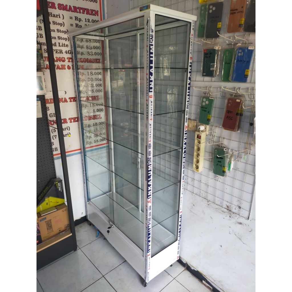 lemari hias/lemari piala/lemari tas