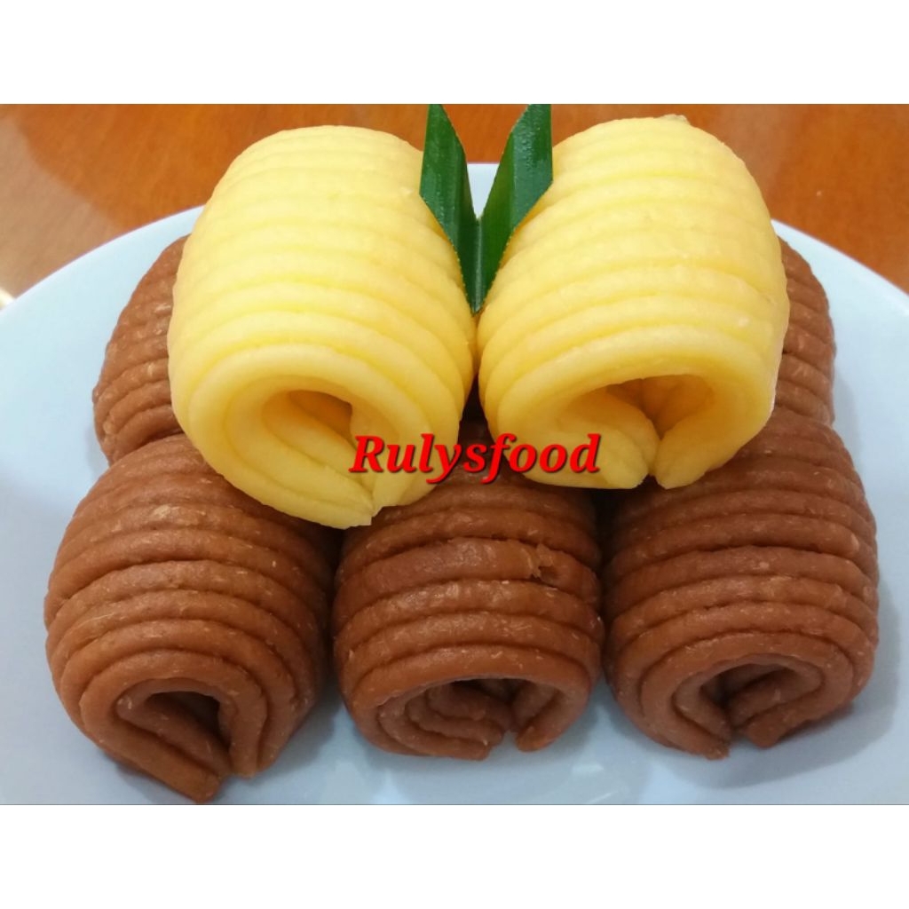 

Getuk lindri Ruly's food / getuk lindri keju Rulys'food / getuk singkong / getuk keju / cemilan enak / cemilan halal / cemilan singkong / getuk lembut / jajanan pasar