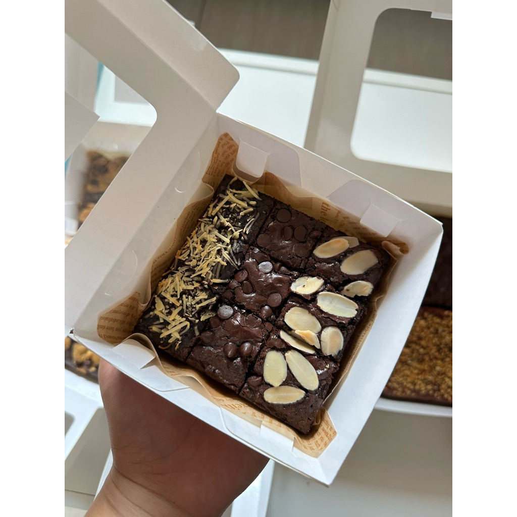 

FUDGY BROWNIES SIZE S (10x10cm)