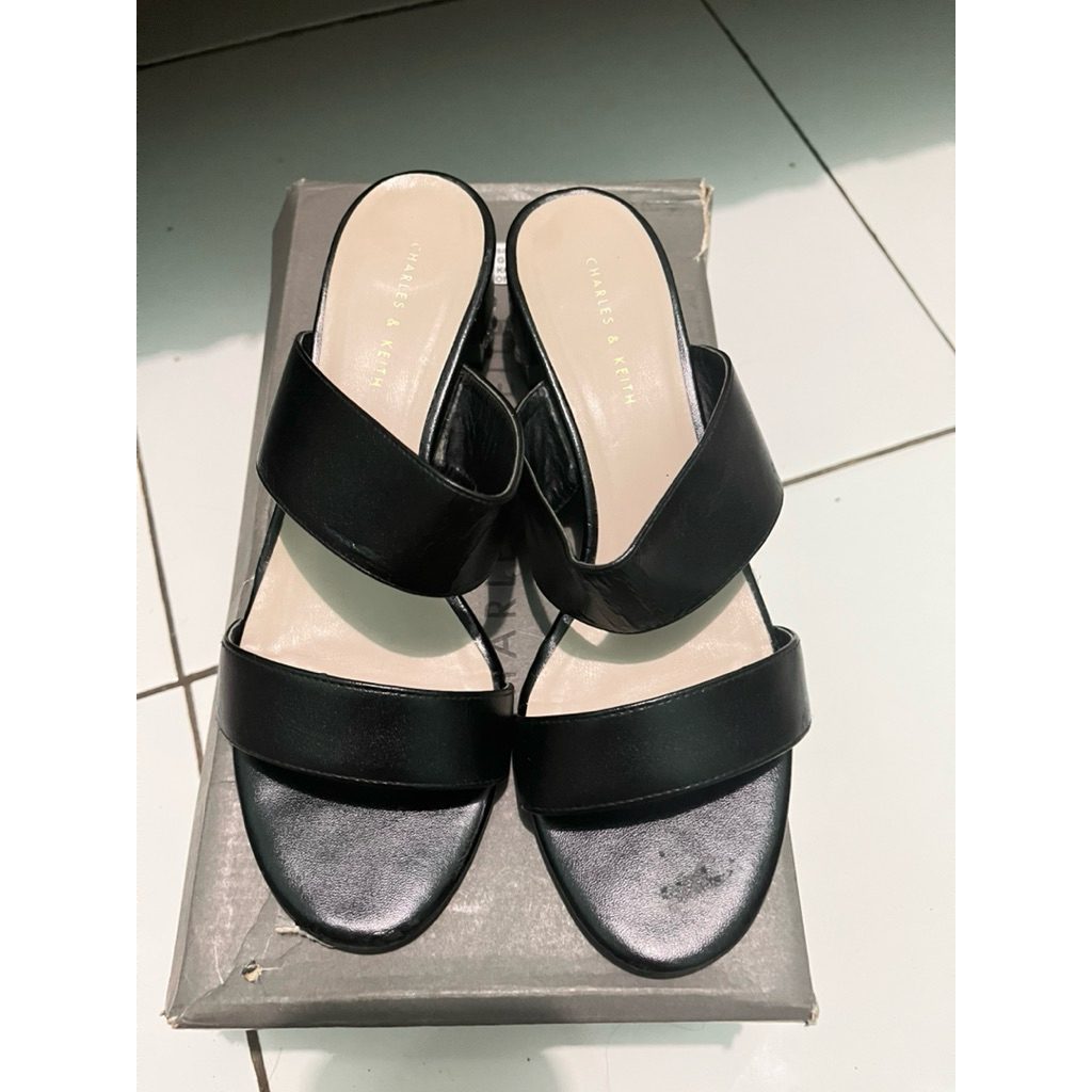 Preloved sandal heels Charles Keith black