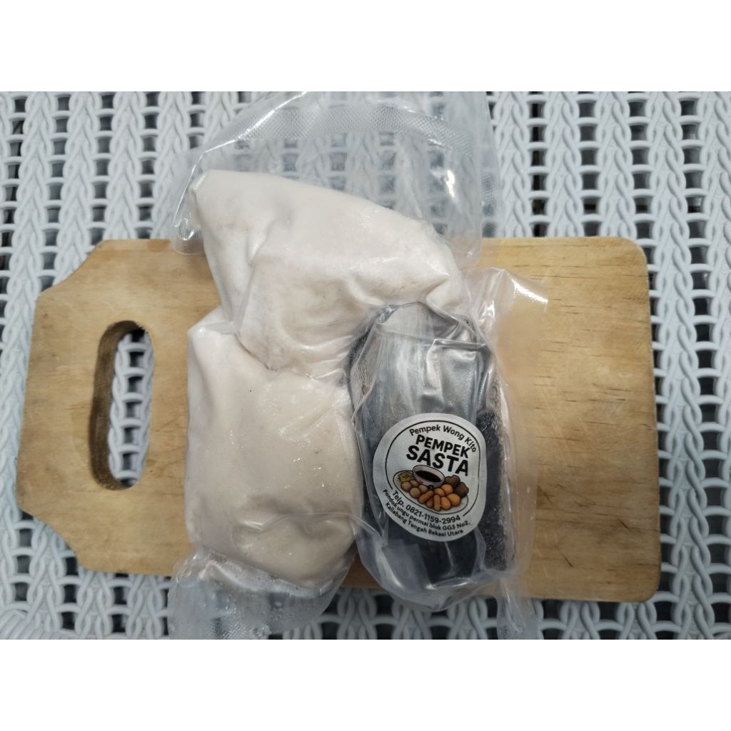 

Pempek Kapal Selam/isi telur/Asli ikan/Asli halal/Asli enak