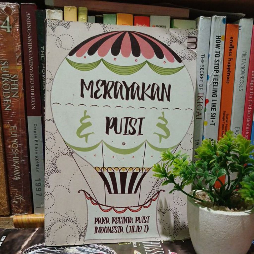 Buku lama, buku puisi, merayakqn puisi.