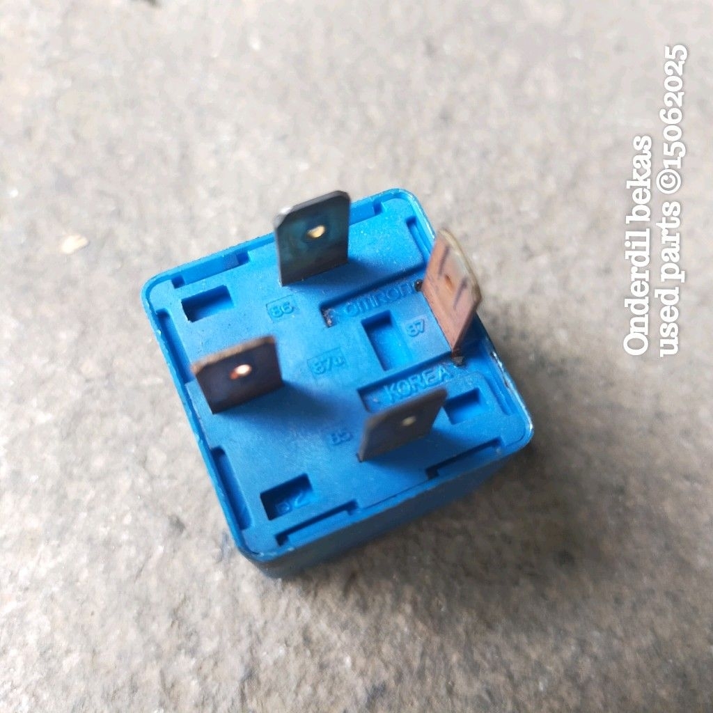 relay DC 12v 30A 4 pin hyundai Trajet