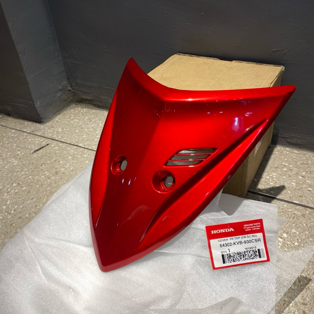 COVER TAMENG DASI DEPAN VARIO KARBU 110 MERAH CANDY 64302 KVB 930 CSR ORIGINAL AHM