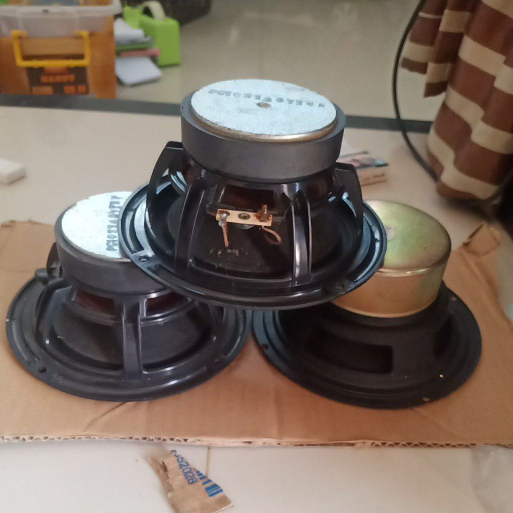 Speaker 6 inch midle/ full range 6 inch 15watt 8ohm/speaker polos 6 inch 70watt