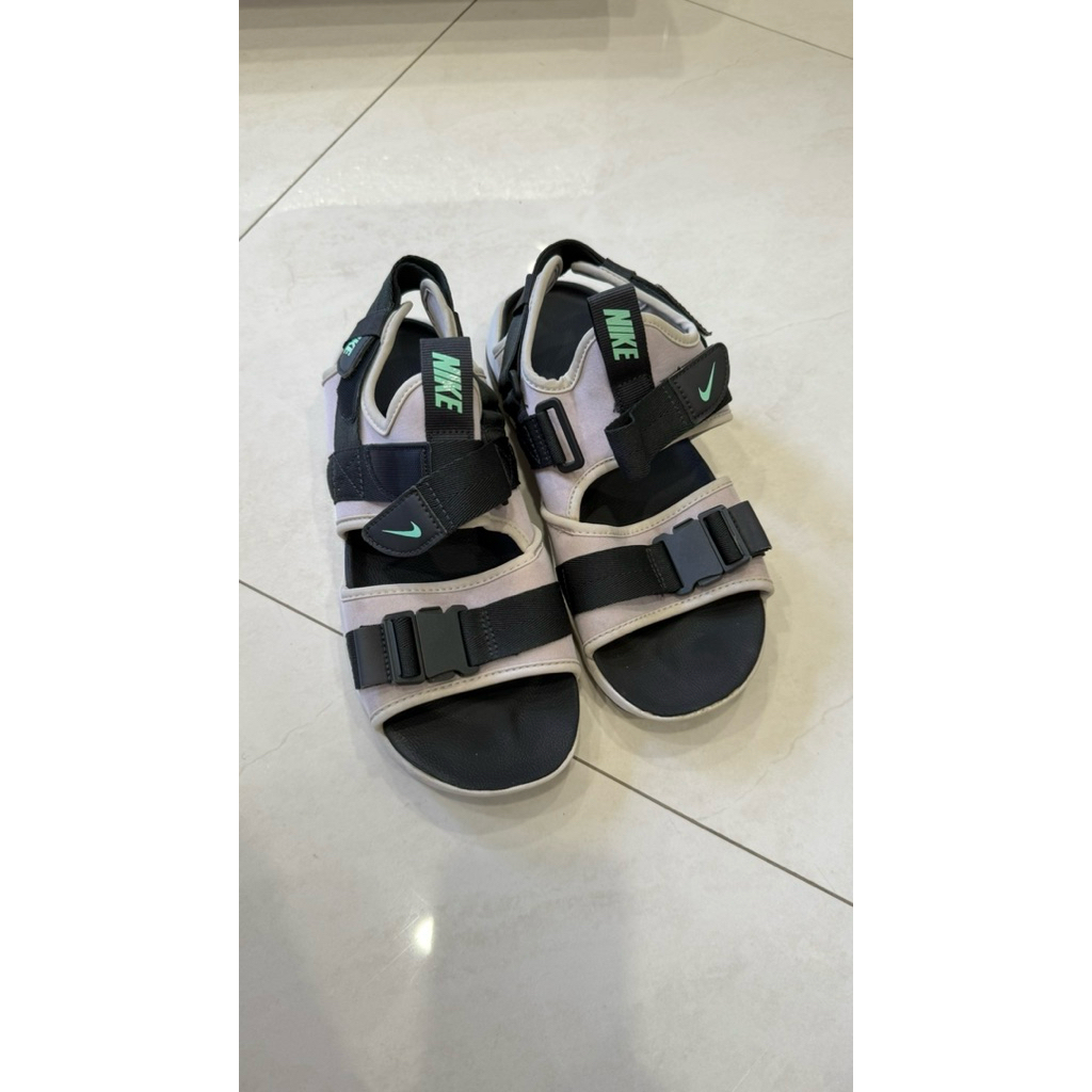 nike women’s canyon sandals