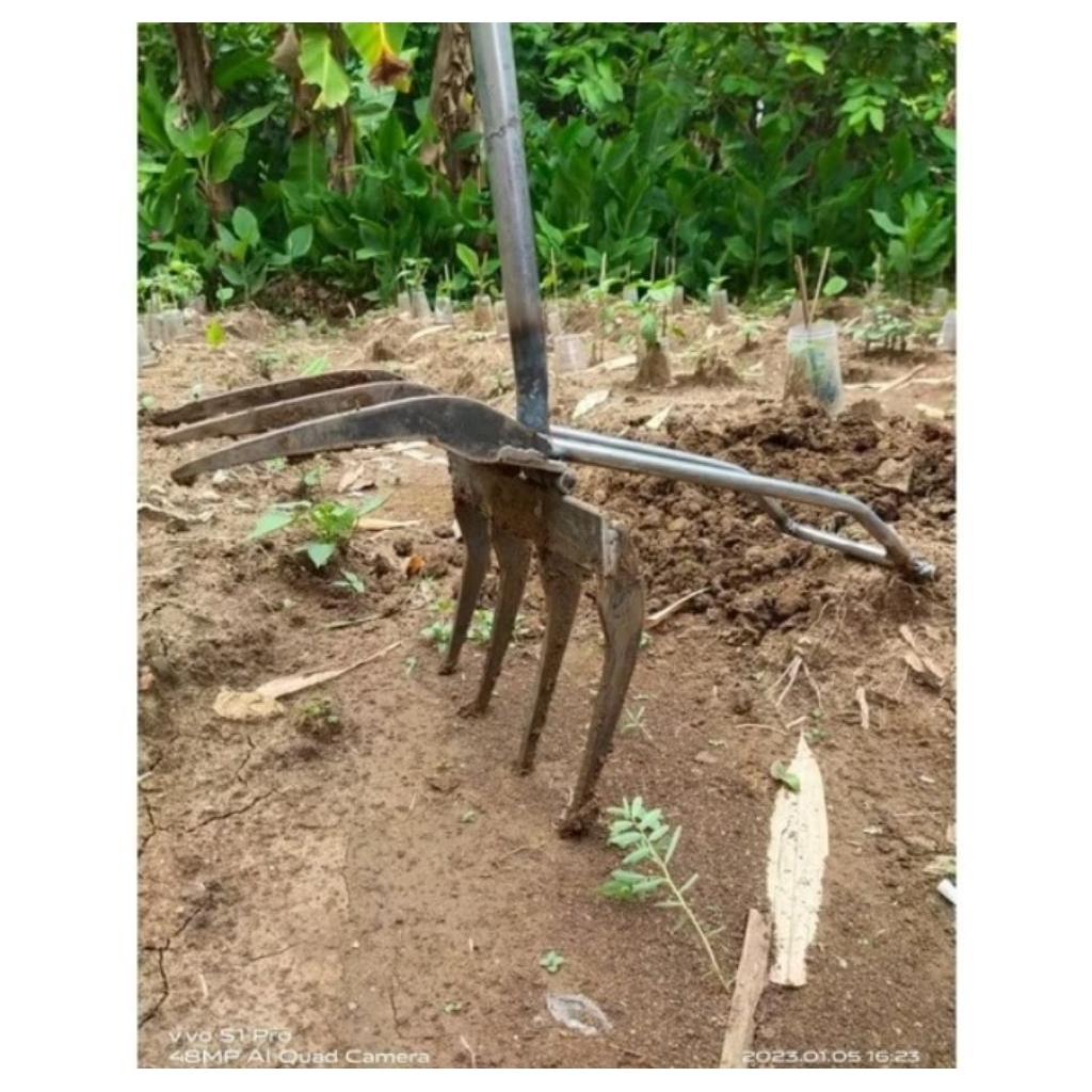 cangkul garpu penggembur tanah modern