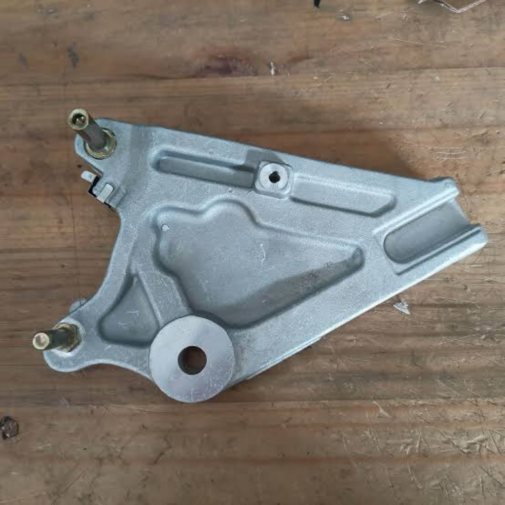 BREKET BRACKET DUDUKAN REM CAKRAM KALIPER BELAKANG SUB ASSY RR HONDA SUPRA X 125 KW SUPER