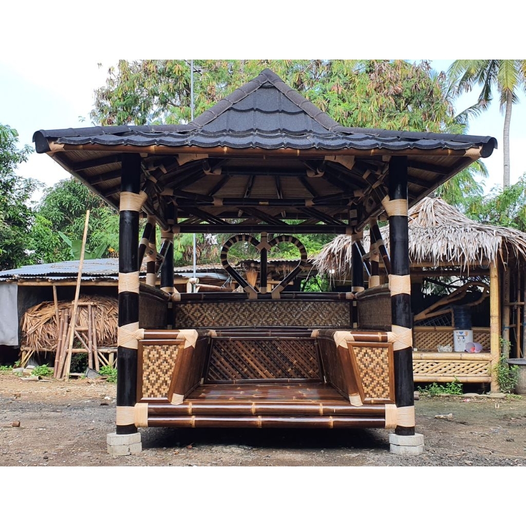 saung bambu kursi 2x2 meter persegi