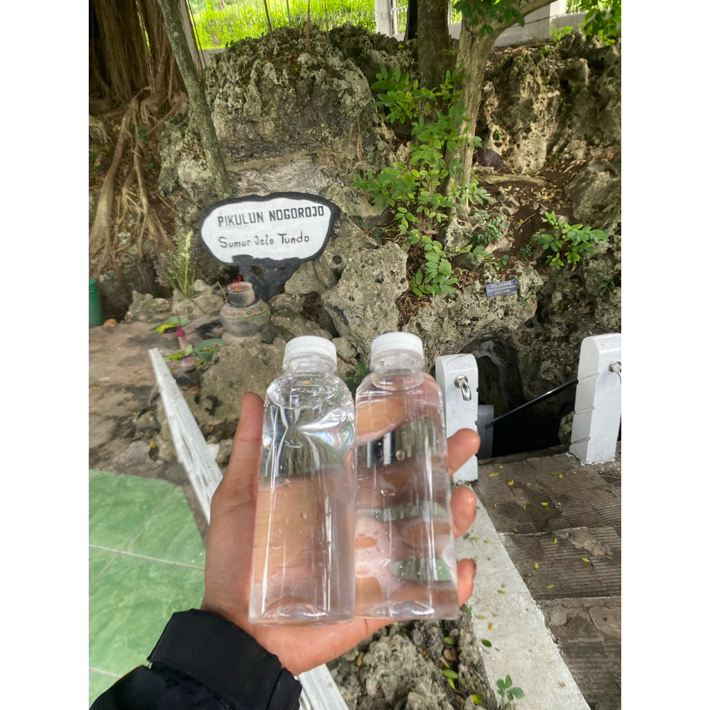 

Air / Tirta sendang naga raja pati pesantenan