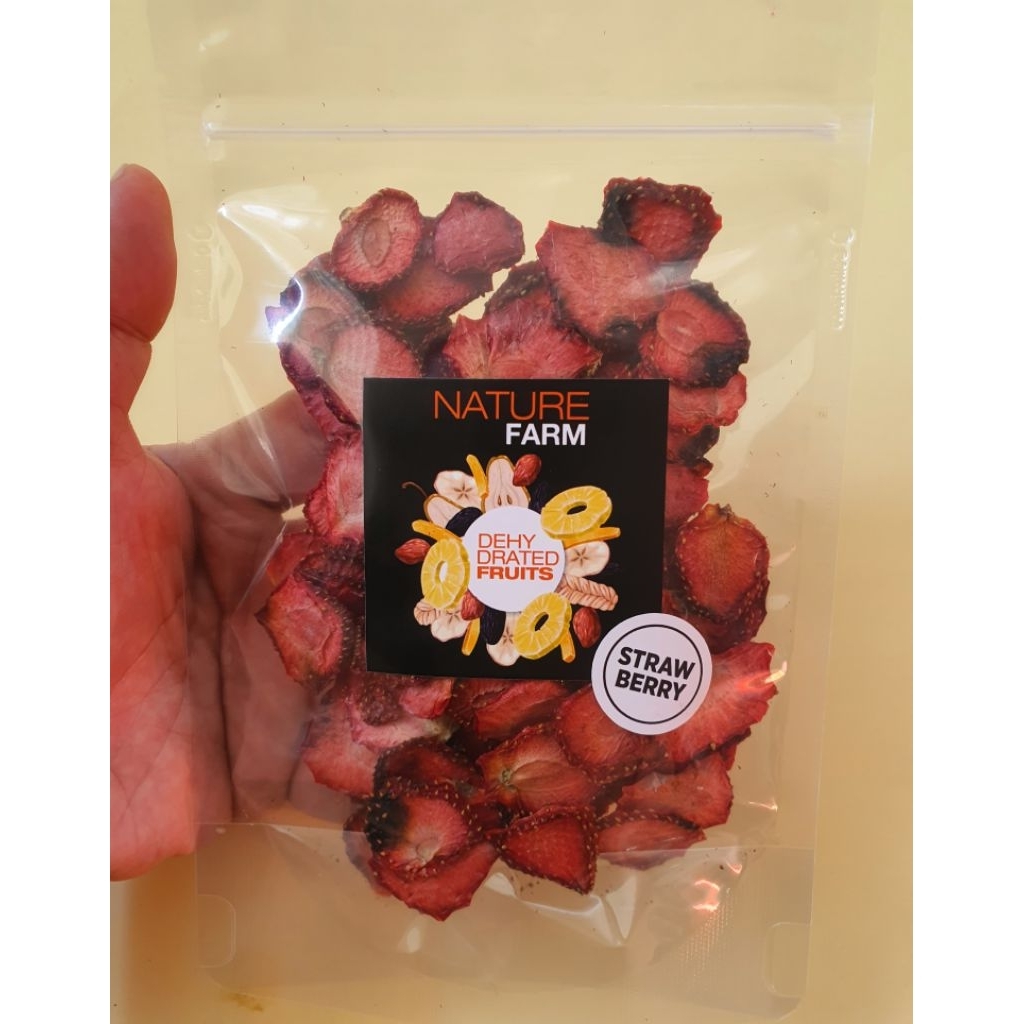 

Nature Farm Premium Dried Strawberry - Stroberi iris kering garnish - resin - tea - infused water (tidak kriuk/Bukan Keripik)
