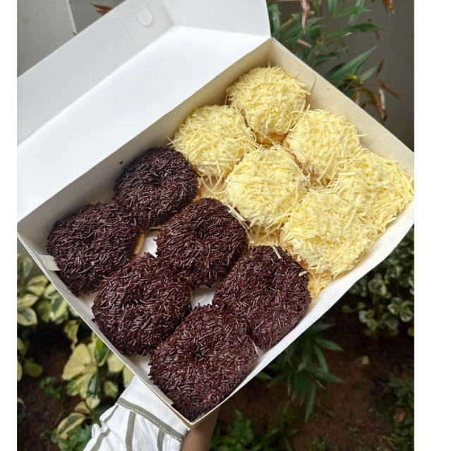 

DONAT CEGIL ready setiap hari jam 11 pagi dan jam 3 sore