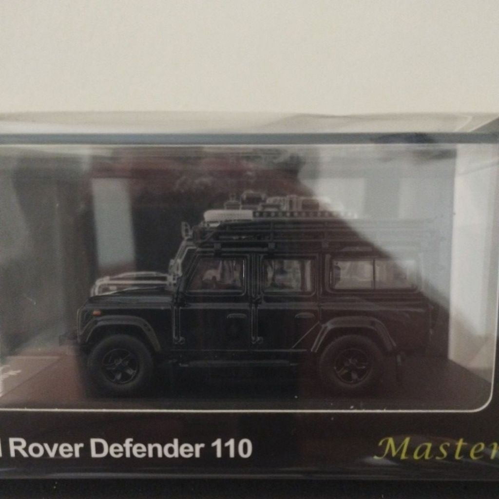 Master Land Rover Defender 110 Black Glossy
