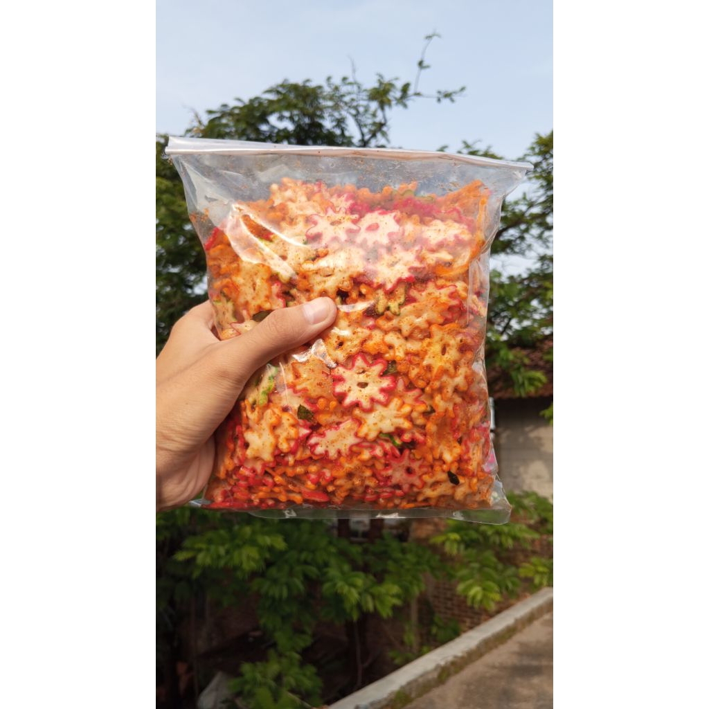 

Kerupuk tersanjung pedas dan gurih