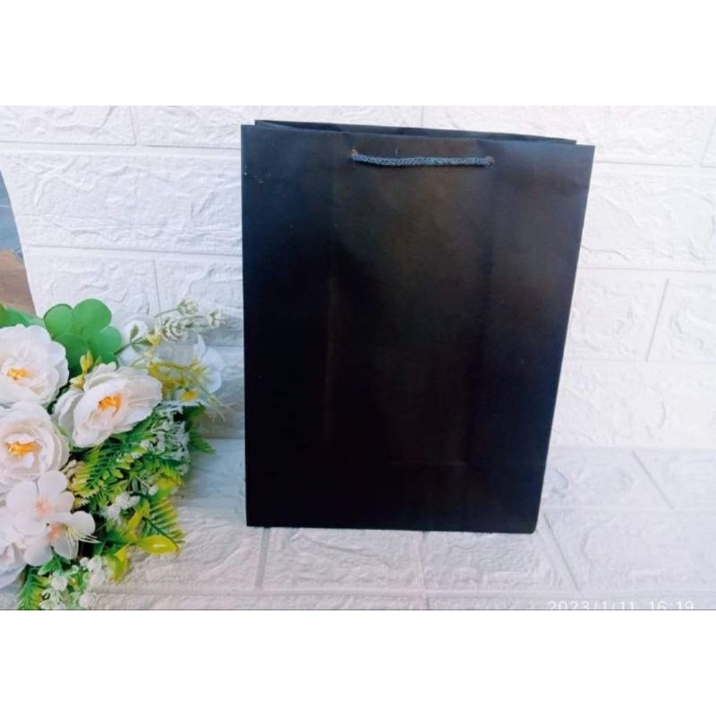 

S (S49) PAPER BAG POLOS WARNA HITAM DAN COKLAT/PAPERBAG SOUVENIR