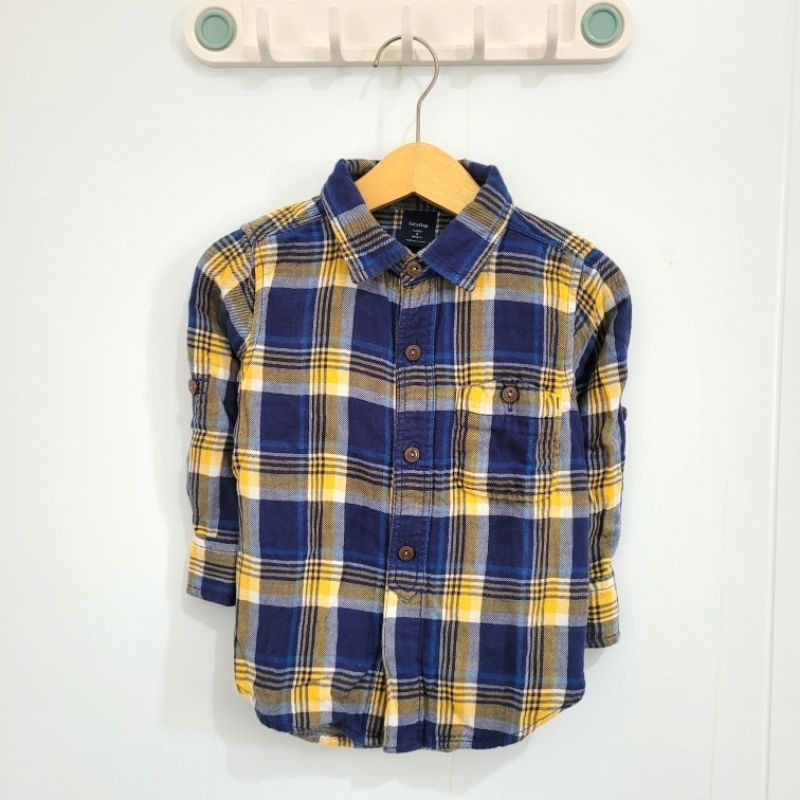 Kemeja Gap, jeans Gap, hoodie Hurley